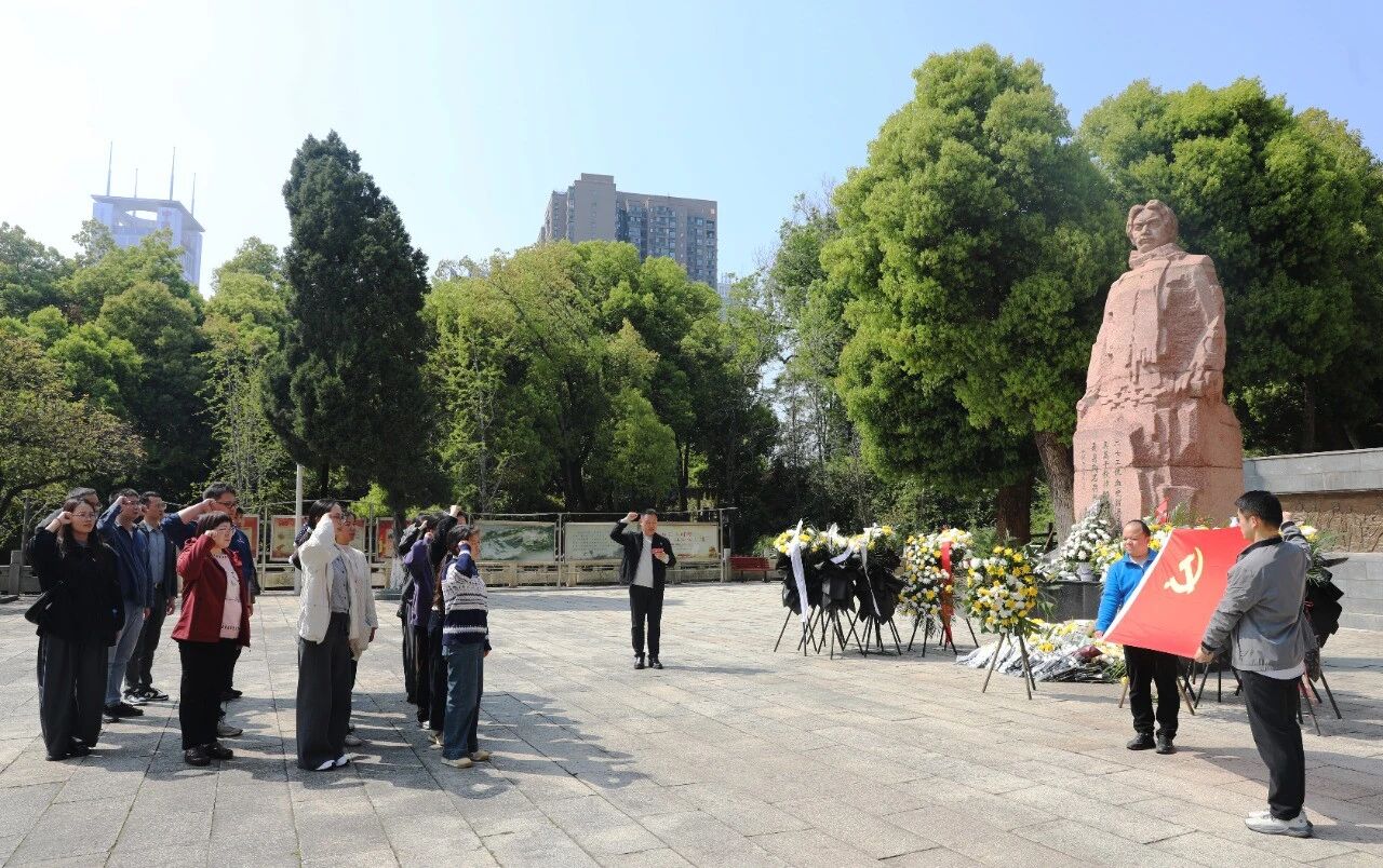 j9国际组织党员代表开展缅怀革命先烈主题教育活动